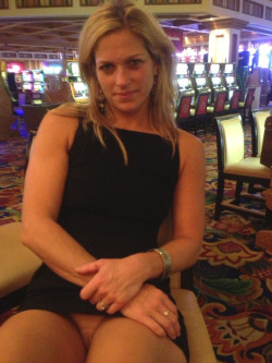 Wife wasn’t wearing panties at the casino