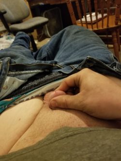 Yes my dick is hard in the pic