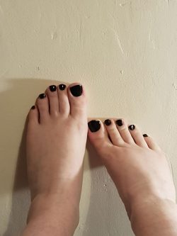 bare feet and black nail varnish