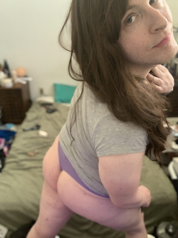 Adrianna likes to show off her ass to alphas