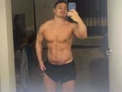 Muscle master live stream for gay bottoms and sissy sluts