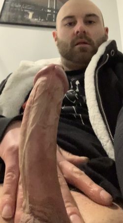 Who like a cut curved white cock