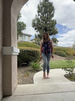 Cute Skinny Jeans and Top and Sandals