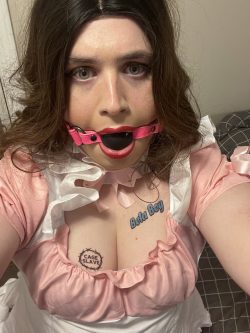 Sissy Kelly Peach from Michigan exposed