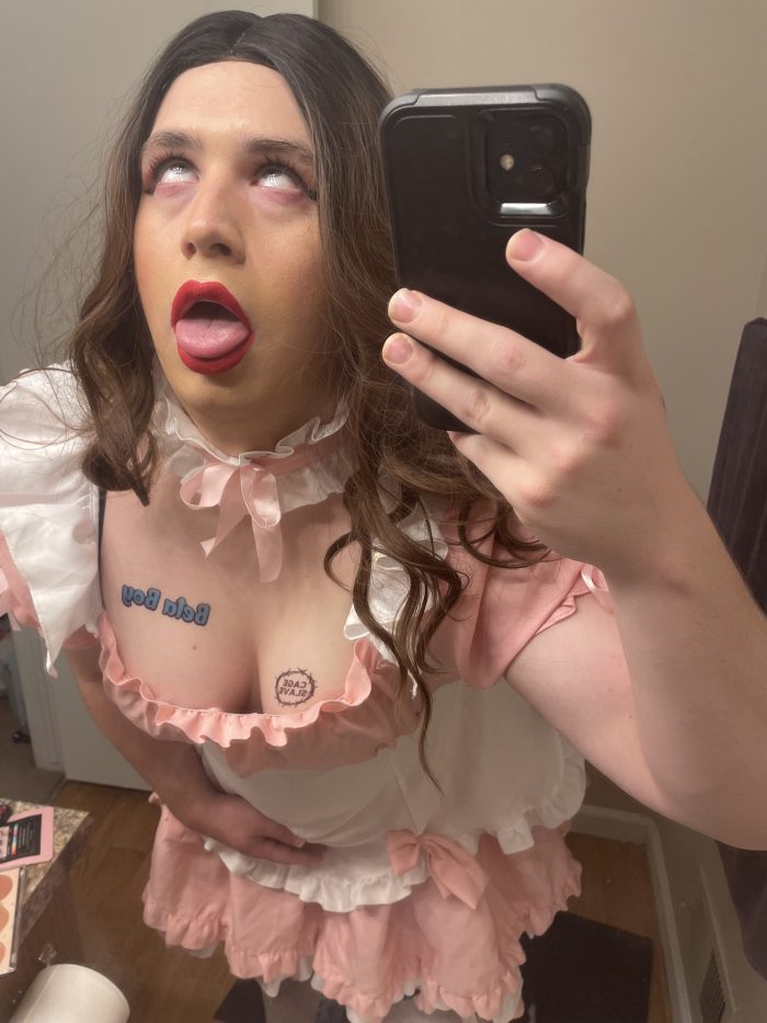 Sissy Kelly Peach from Michigan exposed