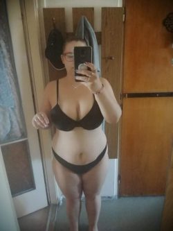 Chubby big tit milf snaps selfie in bra and panties