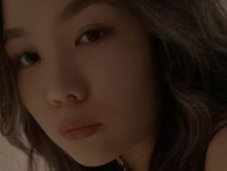 Korean cutie giving virtual blowjobs on cam