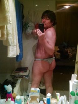 old pic of me … loser faggot exposed ass