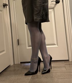 Sissy in Nylons and black heels