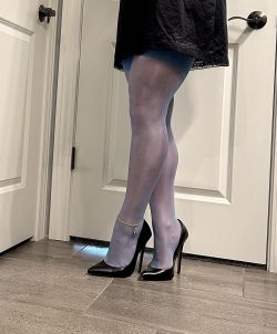 Sissy in blue Nylons and black heels