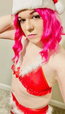 Am I a cute holiday sissy?