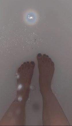 Shower toes