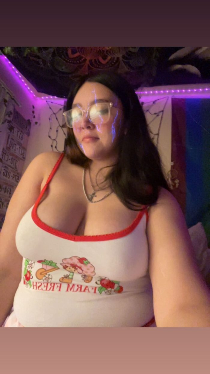 My clothes make my tits look big 🤭